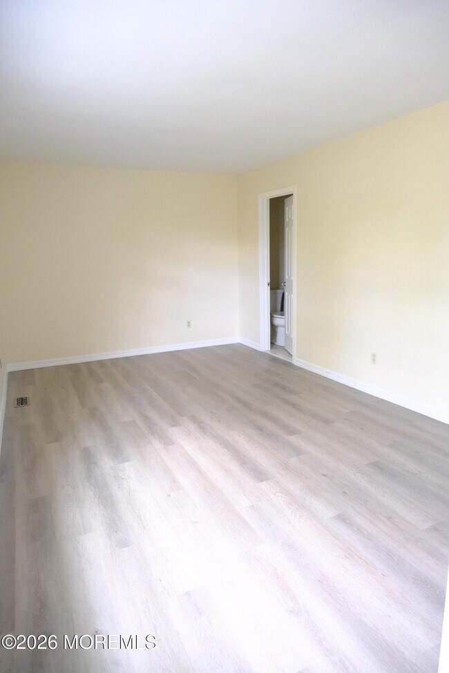 Building Photo - 93 Oak Ln