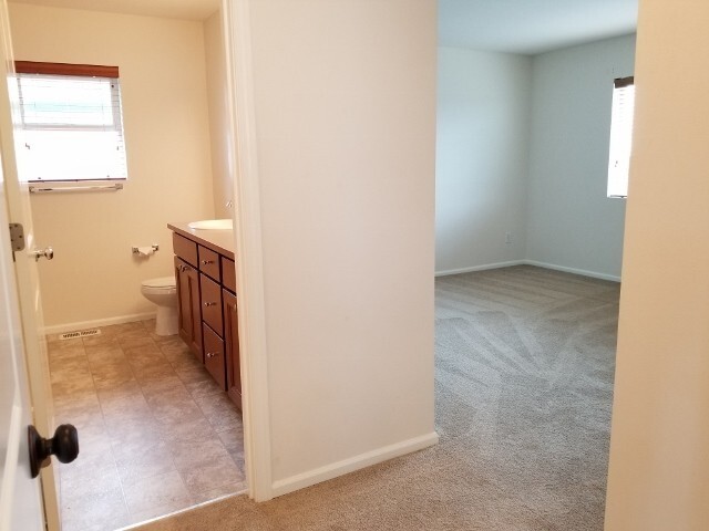 Building Photo - Pet Friendly Tumwater Hill Home