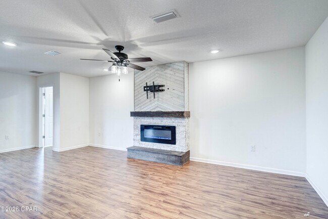 Building Photo - 7138 Hatteras Blvd