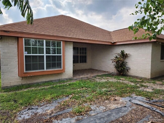 Building Photo - 18 Kerria Ave