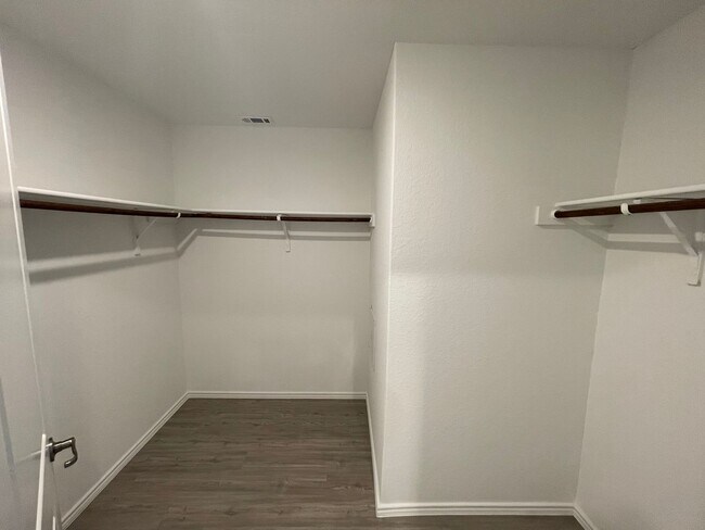 Building Photo - Beautiful 4 bedroom, 2 bathroom Home in Vida near Texas A&M San Antonio!