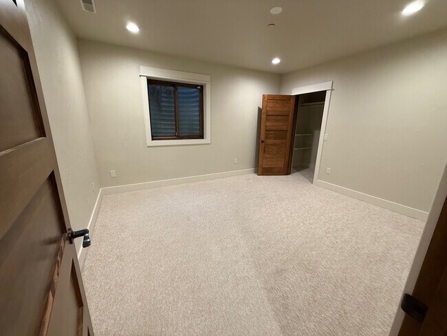 Building Photo - 45 Spain Bridge Cir Dr