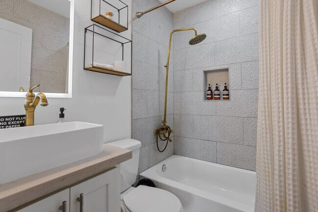 Building Photo - 2620 Arbor St