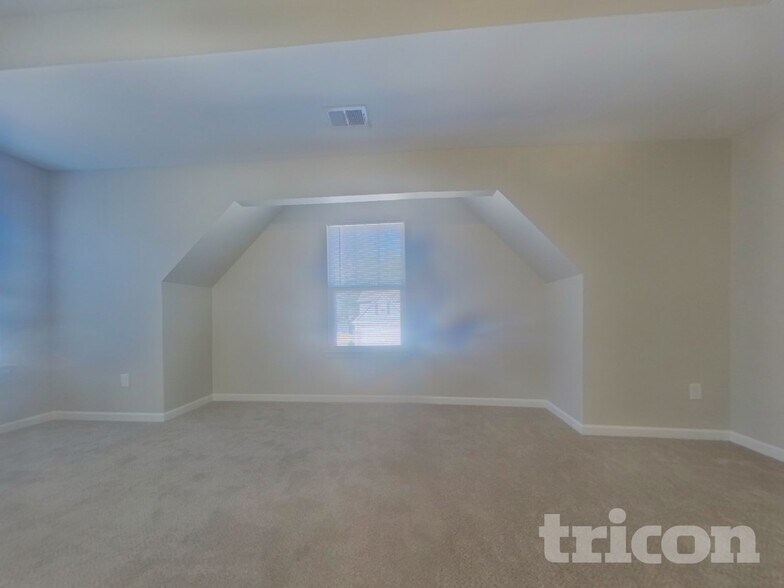 Building Photo - 228 Fieldcrest Dr