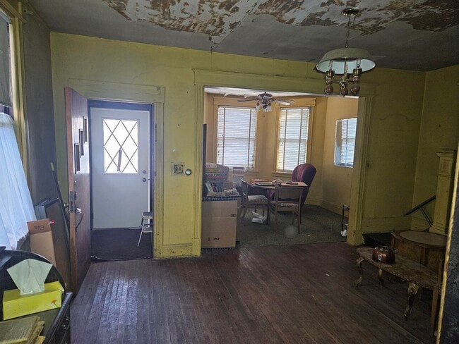 Building Photo - 2424 Broadway St