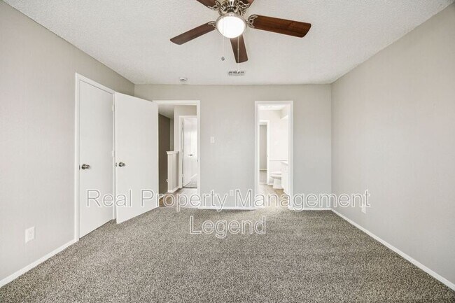 Building Photo - 8109 Silver Creek Rd