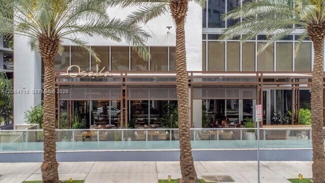 Building Photo - 1300 Brickell Bay Dr