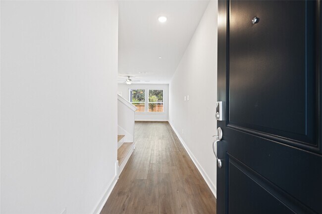 Building Photo - 3037 Dovedale St