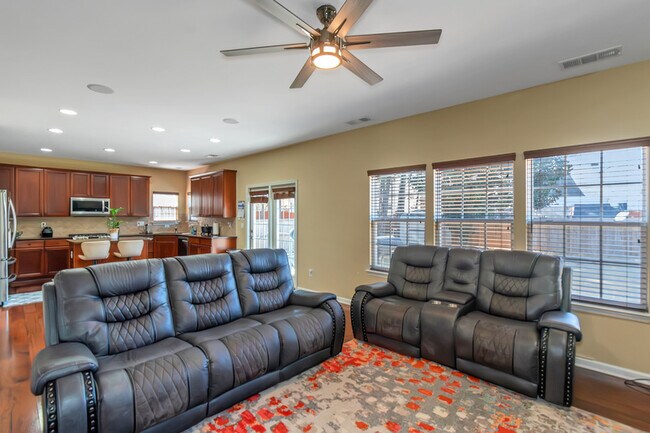 Building Photo - 3863 Pin Oak St