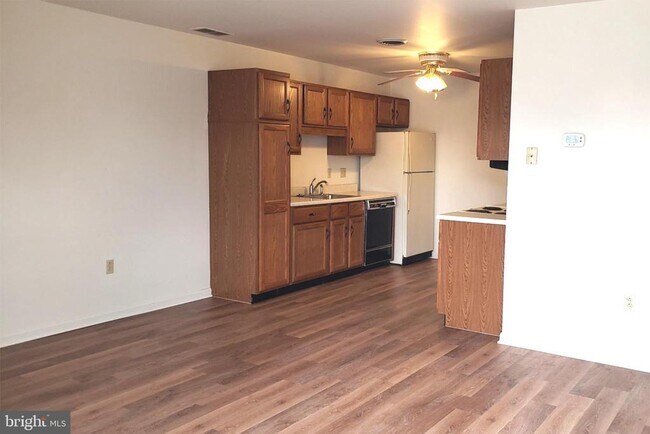 Building Photo - 121 S 3rd St