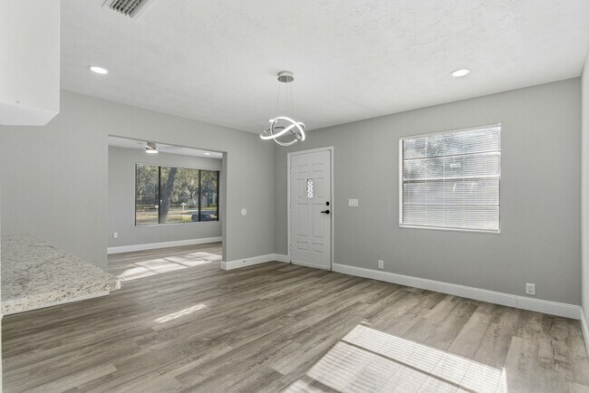 Building Photo - 229 Bonita Rd