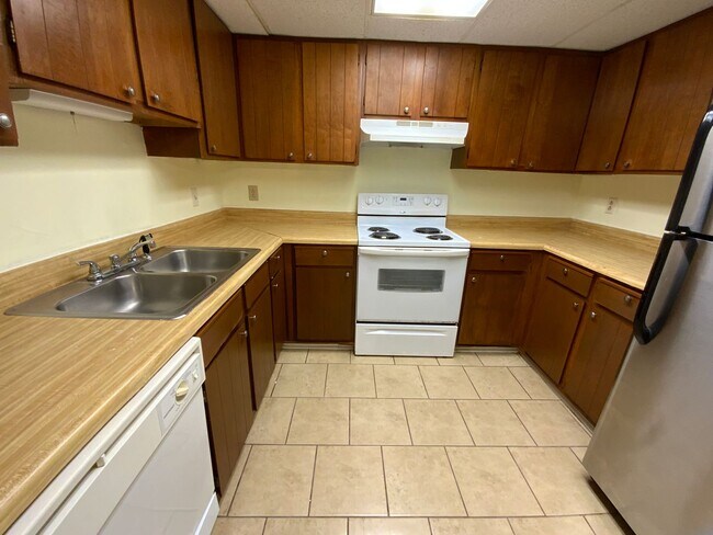 Building Photo - 8-14 Westridge Cir SW