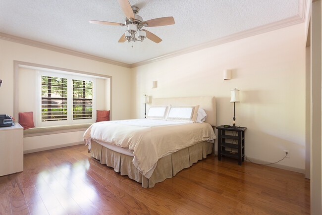 Building Photo - Beautiful 4 bedroom home in the Deerfield Subdivision