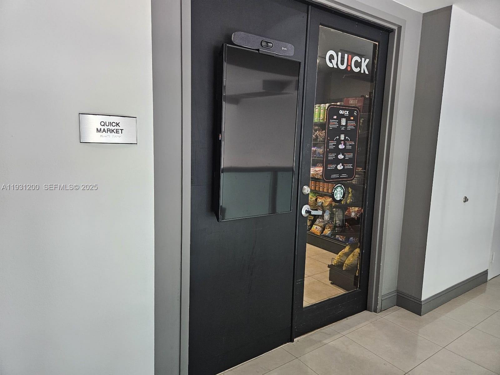 Building Photo - 1155 Brickell Bay Dr