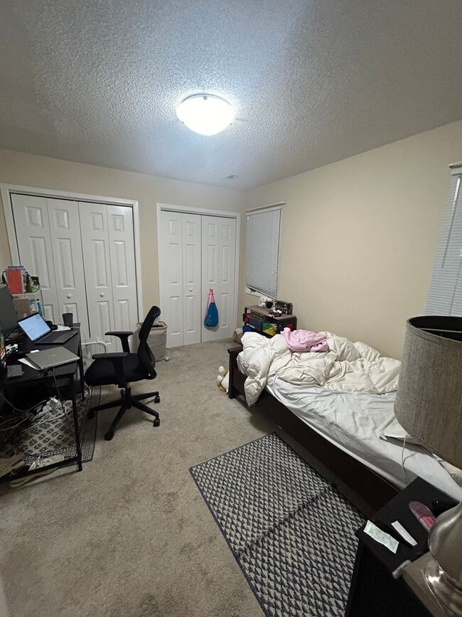 Building Photo - Chapel Hill/Mill Creek Condo