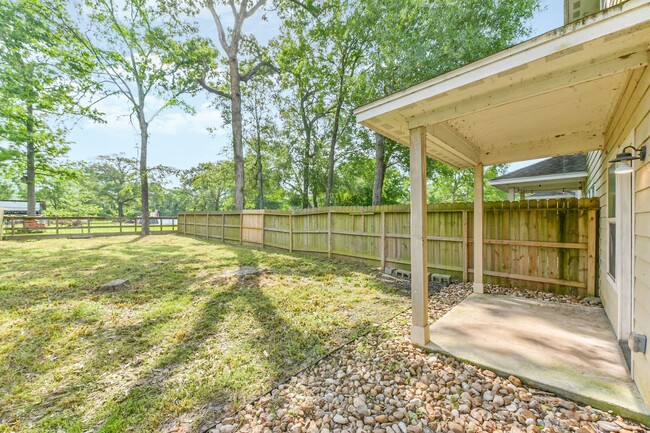 Building Photo - 914 Shady Ln