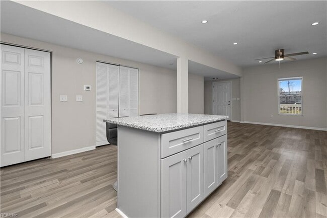 Building Photo - 926 W 26th St