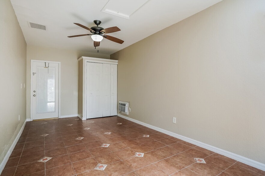 Building Photo - 971 Winsome Rd