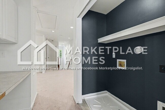 Building Photo - 3013 Freeport Dr