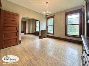 Building Photo - Charming 2 Bedroom Apartment in Northeast ...
