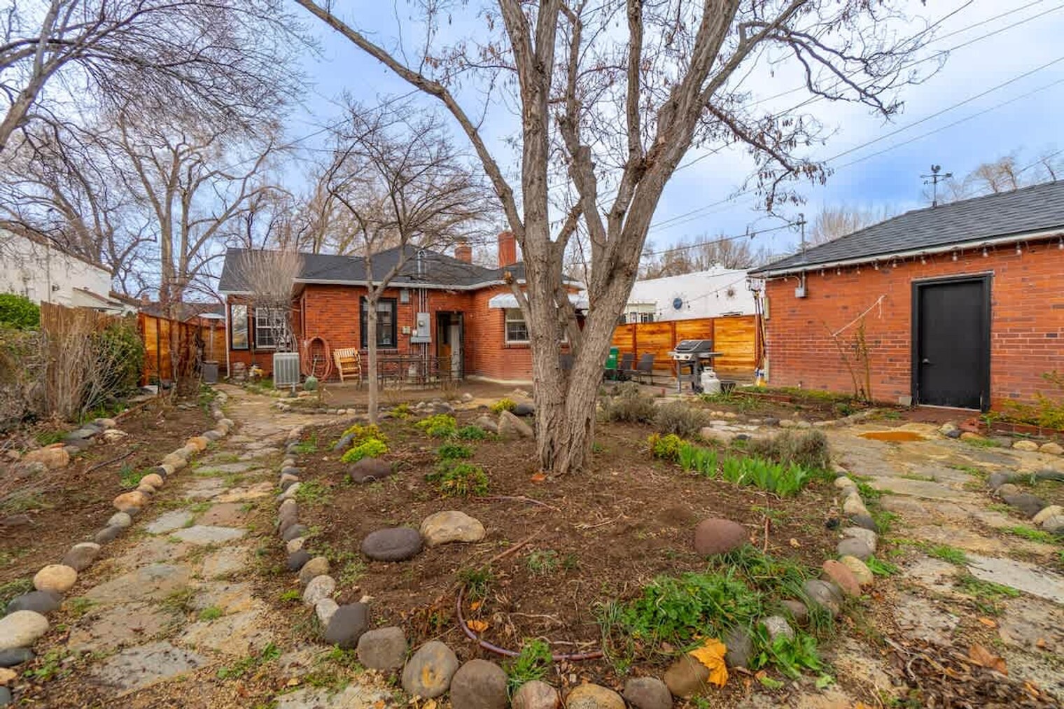 Building Photo - 622 Manor Dr