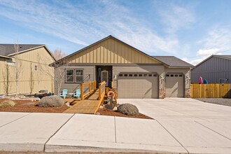 Building Photo - SW Redmond 4 Bedroom Home
