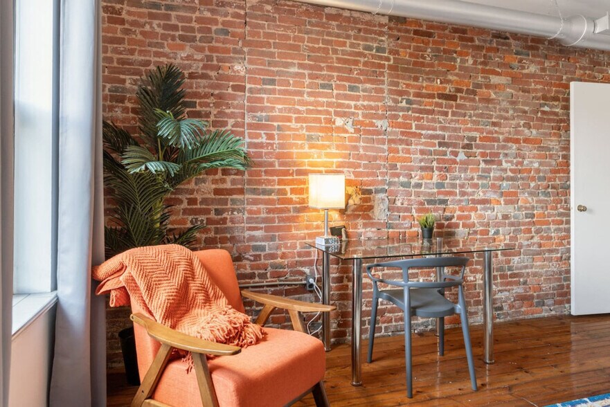 Building Photo - 219 Vine St