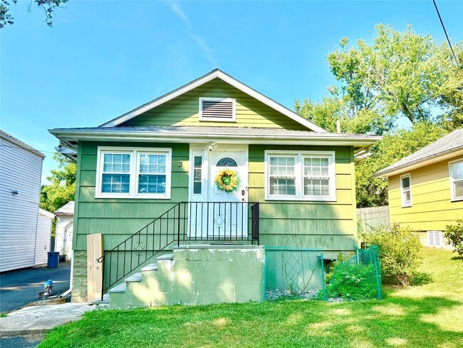 Primary Photo - 3 Louis Ave