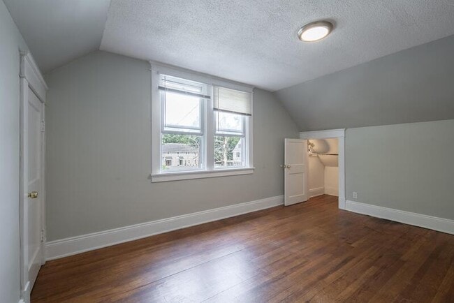 Building Photo - 614 Hoosick St