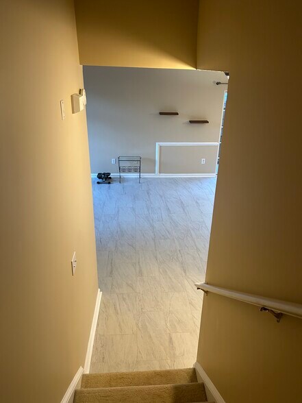 Building Photo - 100 Glenlea Ln