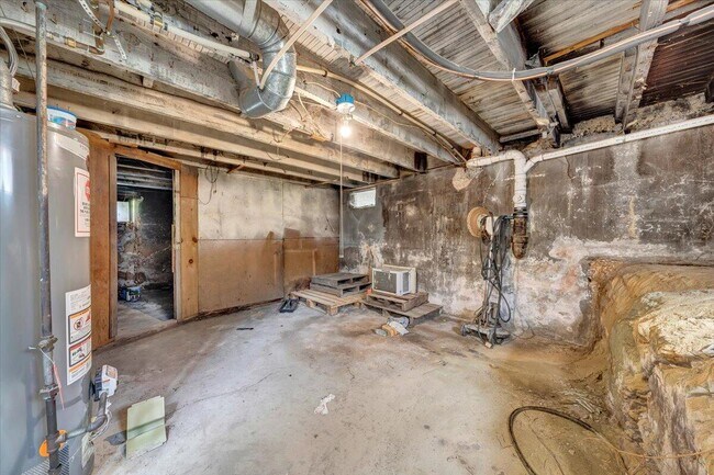 Building Photo - 1202 Rugby Blvd NW