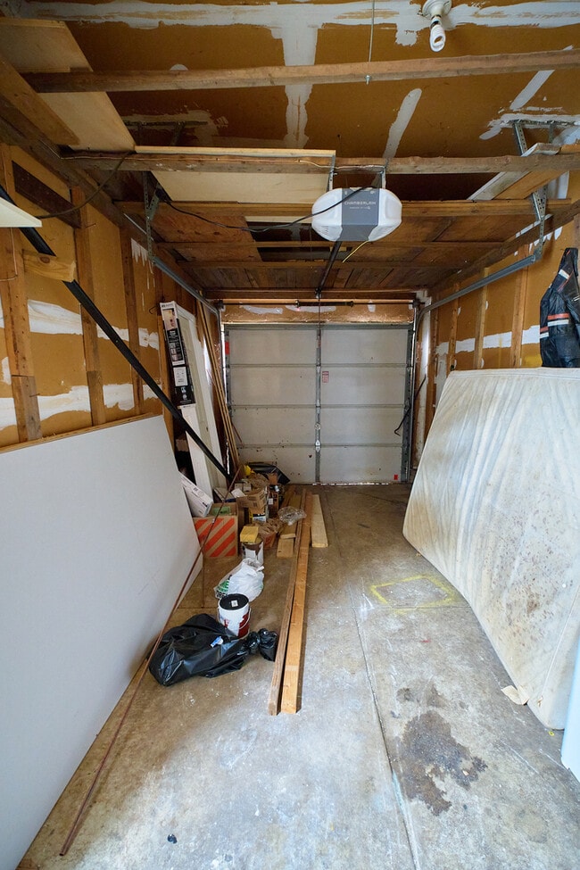 Building Photo - 754 Lippert Ln