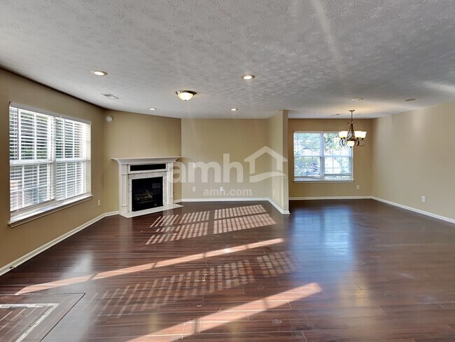 Building Photo - 586 Hollerman Ln