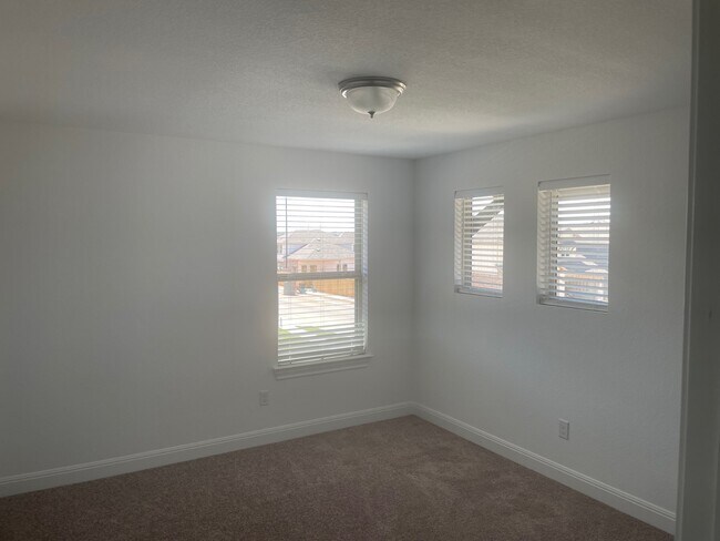 Building Photo - 300 Staunton Dr