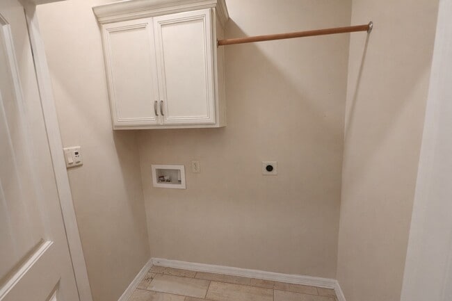 Building Photo - 6090 E Overlook Ln