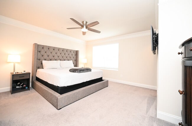 Building Photo - 522 Calvert Way