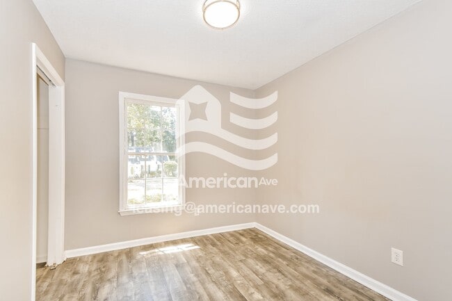 Building Photo - 449 Parlock Rd