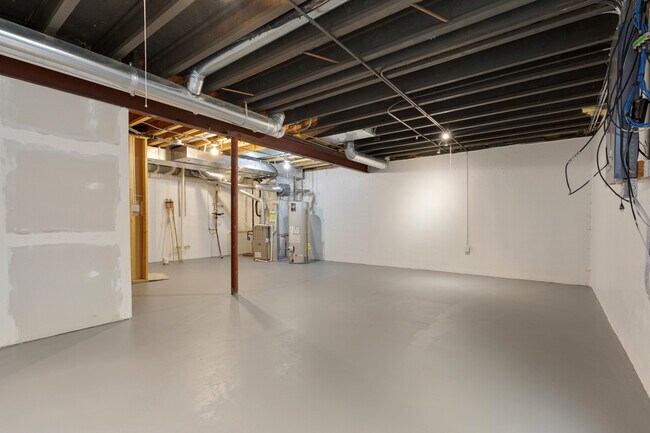 Building Photo - 419 Vaughn Cir