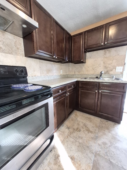 Building Photo - 5523 Minosa Cir E