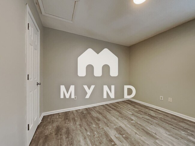 Building Photo - 1600 Poole Rd Unit G