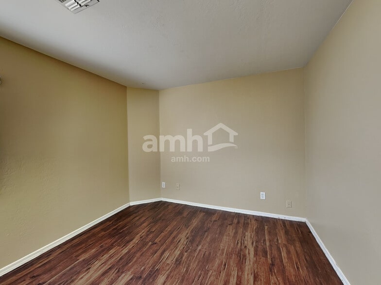 Building Photo - 11967 W Granada Rd