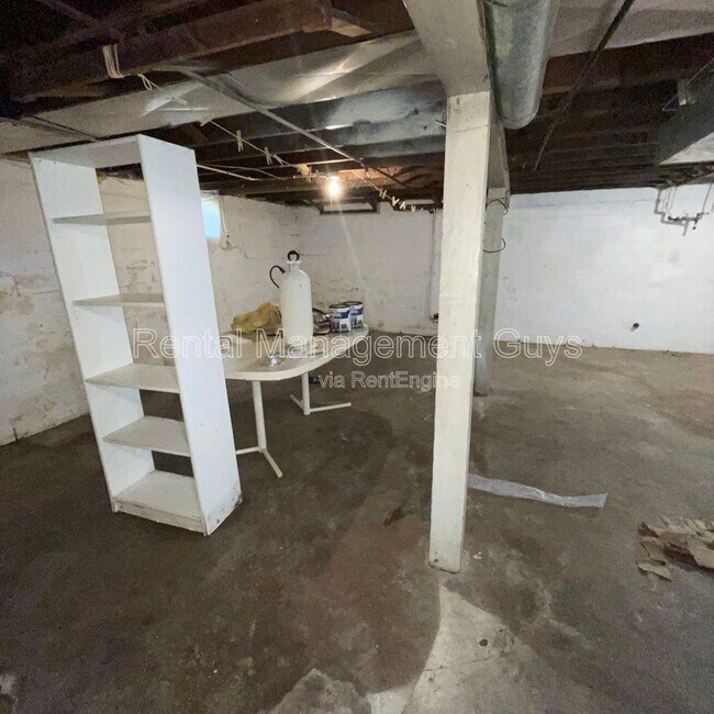Building Photo - 1801 N Thomas Ave