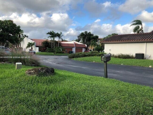 Building Photo - 534 NE 195th St