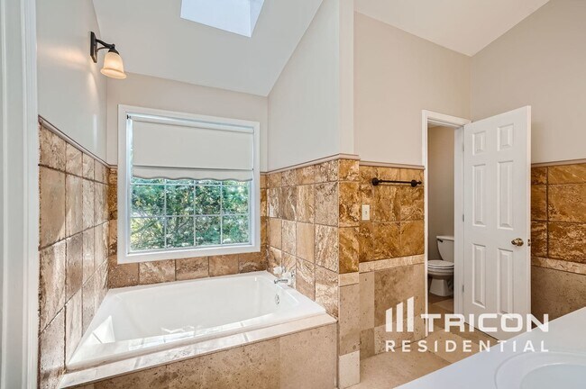 Building Photo - 3289 Summit Edge Ct