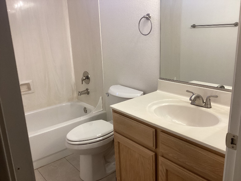 Building Photo - 1060 W Paseo Way