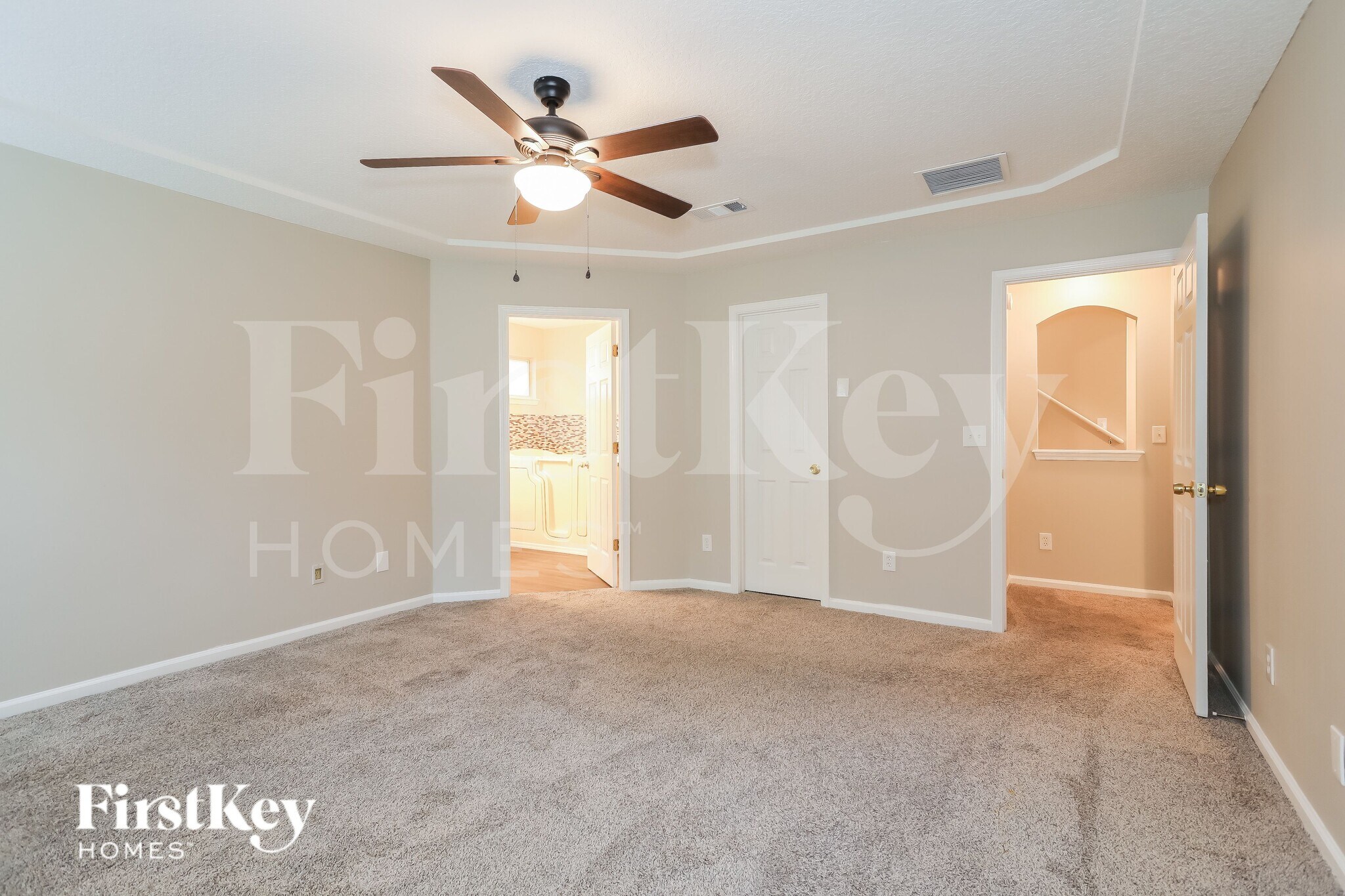 Building Photo - 2447 Royal Pointe Dr