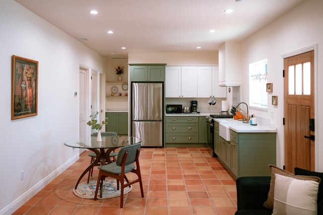 Building Photo - Contemporary New home in Monrovia