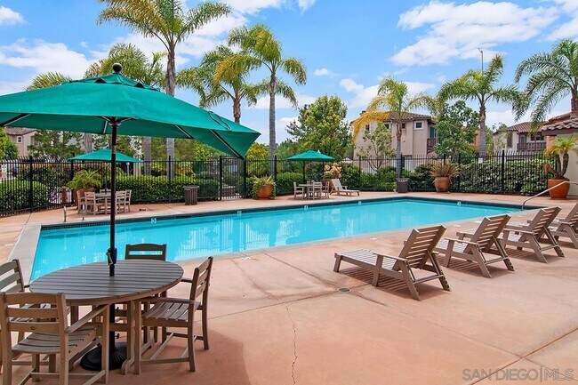 Building Photo - 11370 W San Raphael