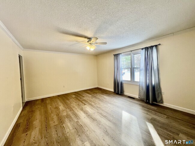 Building Photo - 505 Ashmead Cmns