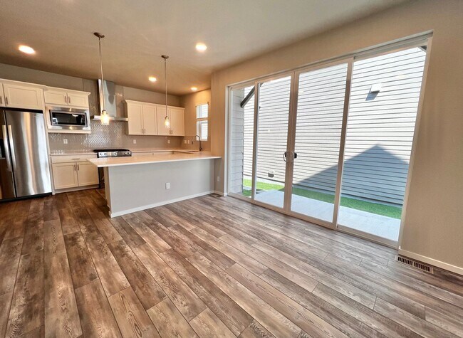 Building Photo - Beautiful 3 Bed 2.5 Bath House in Timnath!